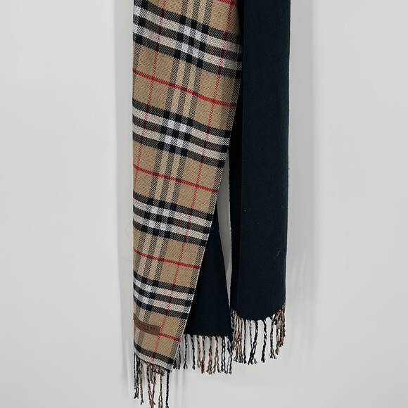 Burberry Cashmere Scarf - Picture 4 of 5